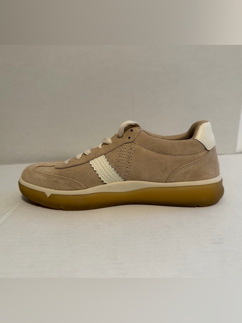Vionic Women's City Walk Sneaker - Picture 3 of 7